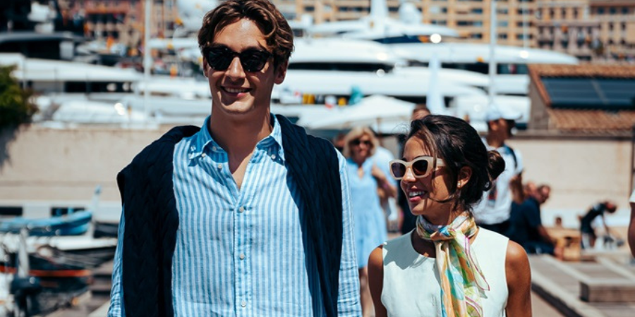 Ο George Russell φοράει τη συλλογή Tommy Hilfiger άνοιξη 2024 το Σαββατοκύριακο του Grand Prix Μονακό