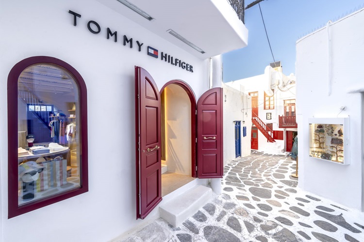 Η Tommy Hilfiger ανακοινώνει το άνοιγμα καταστήματος στη Μύκονο