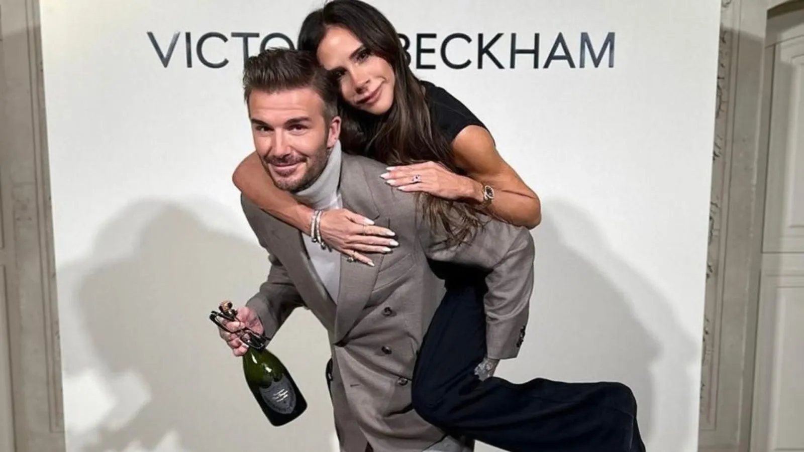 Victoria & David Beckham: Φόρεσαν ξανά τα εμβληματικά μωβ κοστούμια του γάμου τους