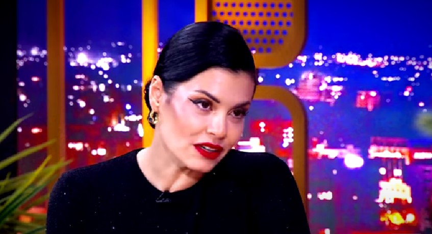 Η ερωτική εξομολόγηση της Κορινθίου στον Αϊβάζη: 