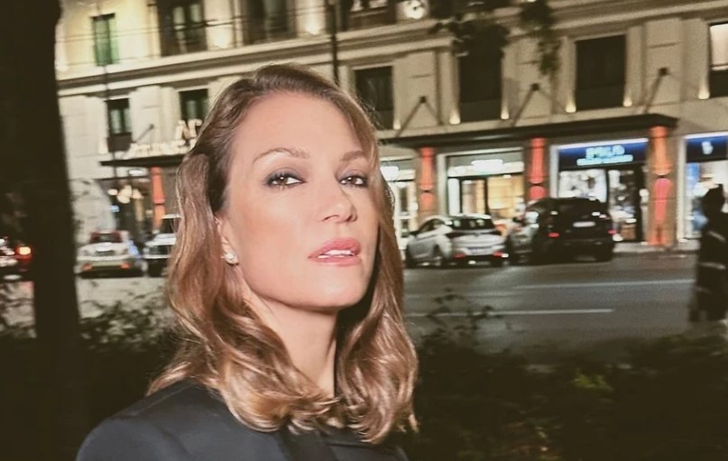Βίκυ Καγιά: Σικάτη με ανδρόγυνο look - Πώς θα το υιοθετήσουμε