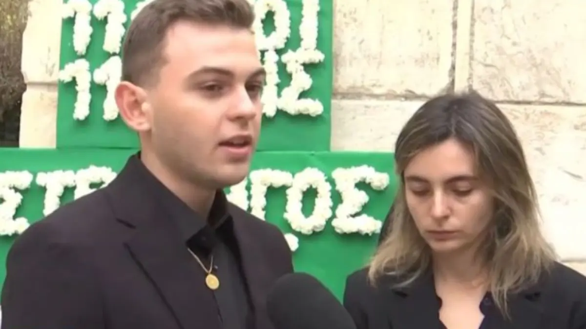 Μίμης Δομάζος: Συγκινούν τα λόγια των εγγονιών του στην κηδεία του - Όλα όσα δήλωσαν