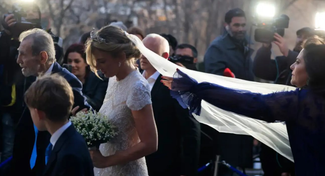 Χρυσή Βαρδινογιάννη: Με elegant νυφικό Costarellos και τιάρα! - Η υπέροχη εμφάνιση που αποτελεί 