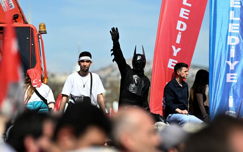 Ο “Batman” μετά τον Πίκατσου κατά του Ερντογάν – Δεν κατάφεραν να τον συλλάβουν