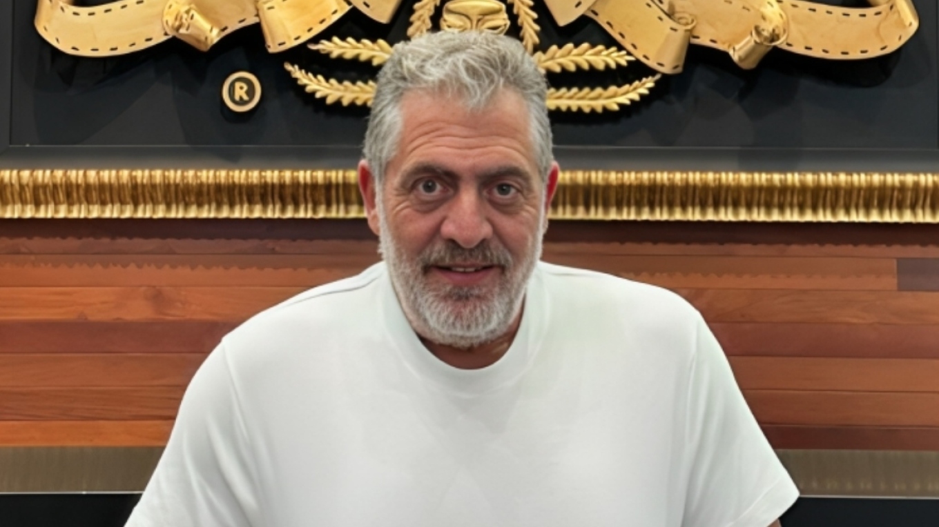 Ο Κούλλης Νικολάου μίλησε για τη ζωή με τα εννέα αδέρφια του και τη φτώχεια