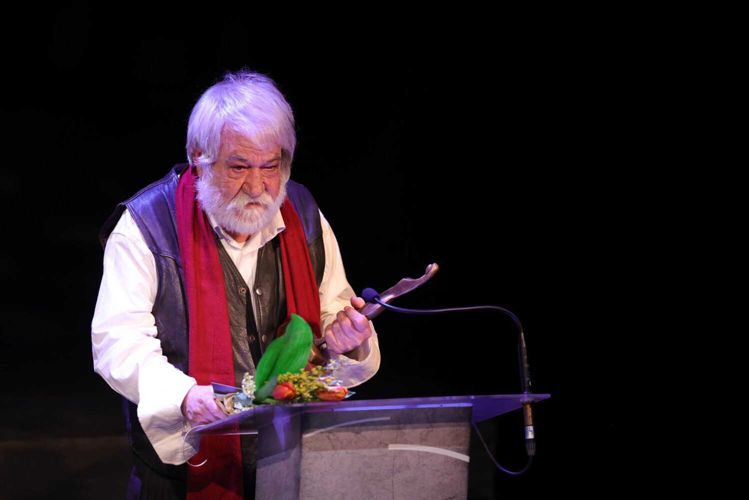 Η συγκινητική στιγμή που ο Σπύρος Σταυρινίδης βραβεύεται για το έργο του: “Τώρα νιώθω ήσυχος”