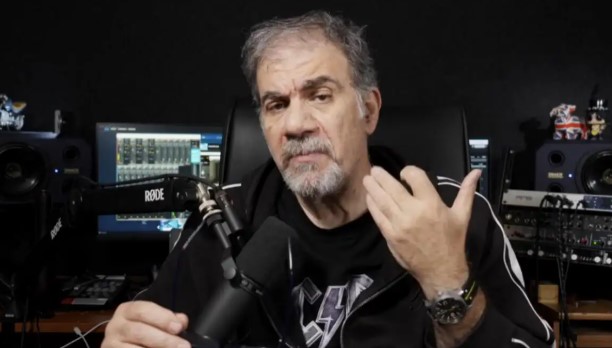 Δημήτρης Σταρόβας: «Δεν έχω φωνή σχεδόν αλλά δεν μου πήγαινε η καρδιά να μην σας ευχηθώ»