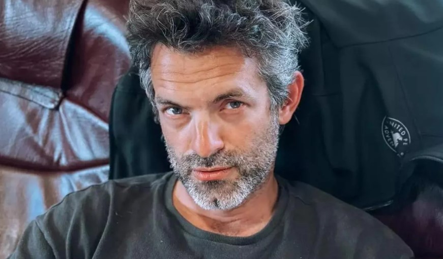 Μιχόπουλος: Με ανακοίνωσή του ζητεί να μην δημοσιεύονται κοινές φωτογραφίες με την Αθηνά Οικονομάκου