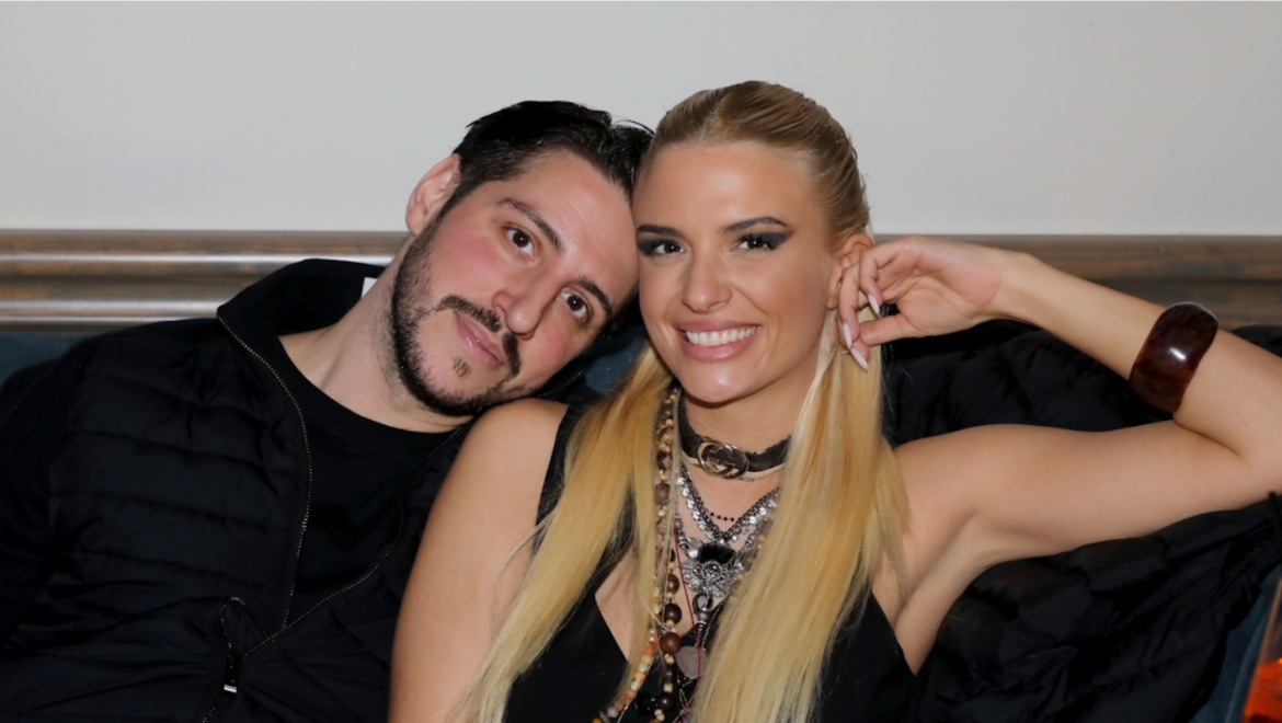 Λιόλιου & Χάρης Παπατζανής: Full in love στην πασχαλινή τους απόδραση στην Πάρο (ΒΙΝΤΕΟ)