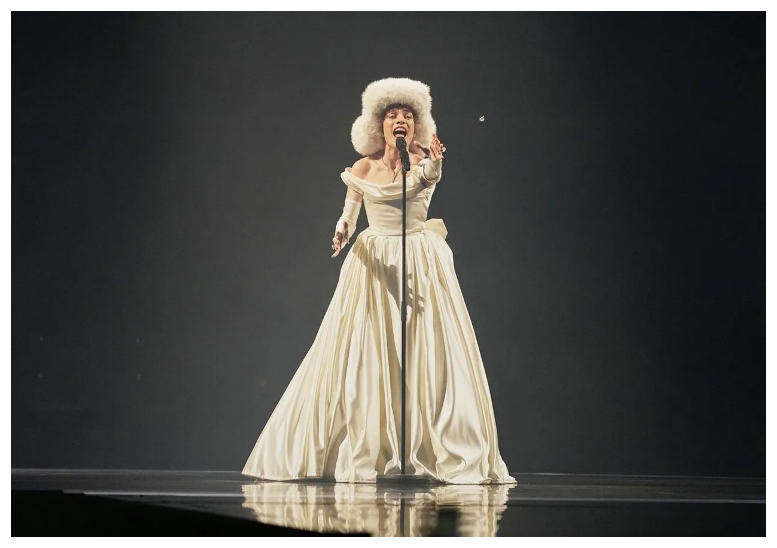 Eurovision 2025: Το Nemo «ντύθηκε νύφη» και αποθεώθηκε – Δείτε το βίντεο