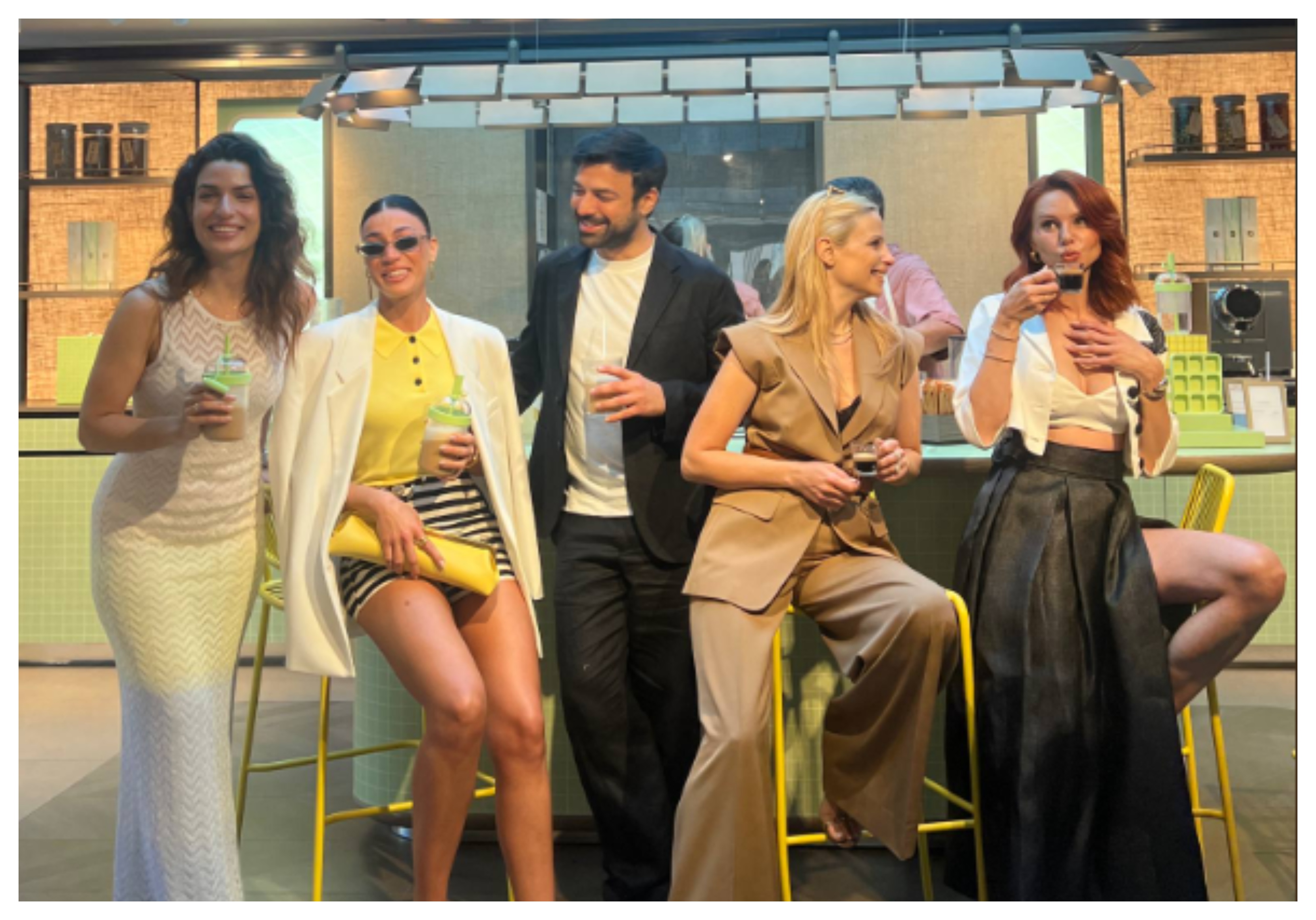 HELLO! Paparazzi: Έλληνες & Κύπριοι επώνυμοι για καφέ στις Κάννες, πριν περπατήσουν στο κόκκινο χαλί (ΦΩΤΟ)