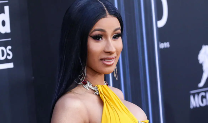 Στη Μύκονο για διακοπές η Cardi B