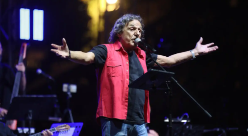 Βασίλης Παπακωνσταντίνου: Ατύχημα για τον κορυφαίο τραγουδιστή – Ακύρωσε συναυλία του στη Δράμα