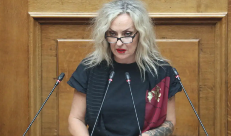 Τζώρτζια Κεφαλά – Κι όμως, ερμήνευσε Βιτάλη στο βήμα της Βουλής: «Ας τραγουδήσω μετά από δυο χρόνια»
