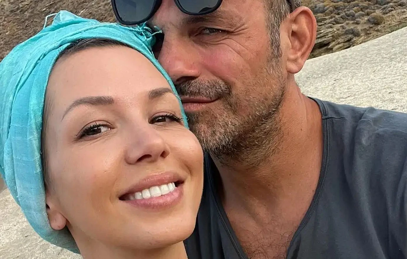 Βαρύ πένθος για τον Ντέμη Νικολαΐδη: Έφυγε από τη ζωή η σύντροφός του, Αλεξάνδρα Νικολαΐδου