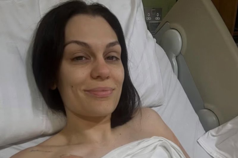 Jessie J: Εκτάκτως στο νοσοκομείο έξι εβδομάδες μετά την επέμβαση για καρκίνο του μαστού