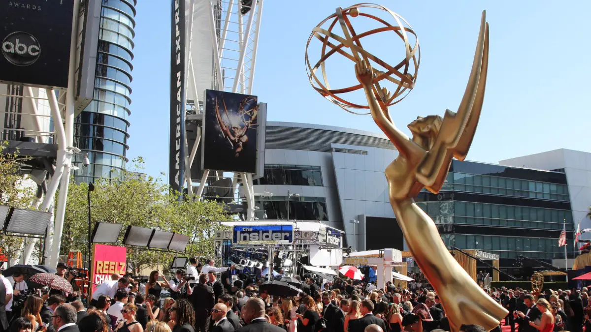 Emmy Awards 2025: Οι πιο εντυπωσιακές εμφανίσεις στο κόκκινο χαλί