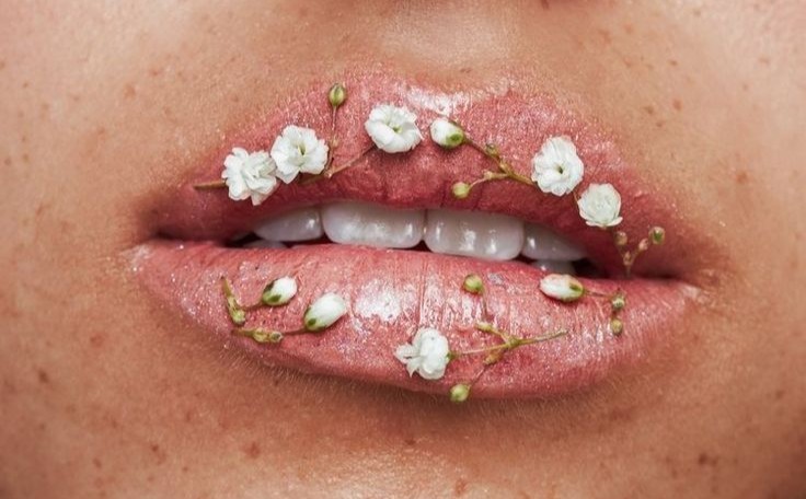 Lip care & lipstick: Πως να έχεις πάντα καλοσχηματισμένα χείλη