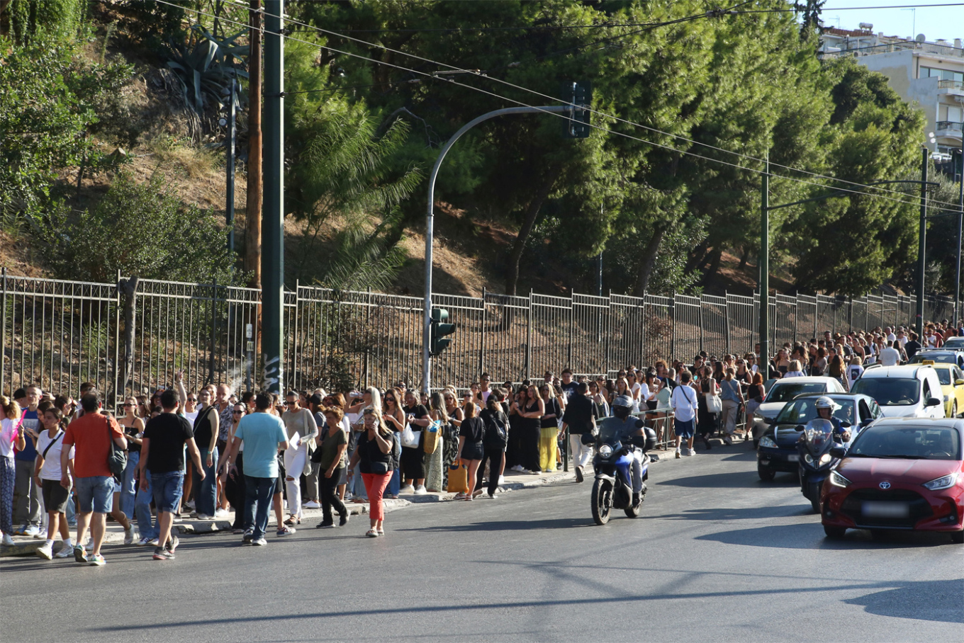 Ουρές έξω από το Καλλιμάρμαρο για τη συναυλία της Άννας Βίσση – Δείτε βίντεο και φωτογραφίες