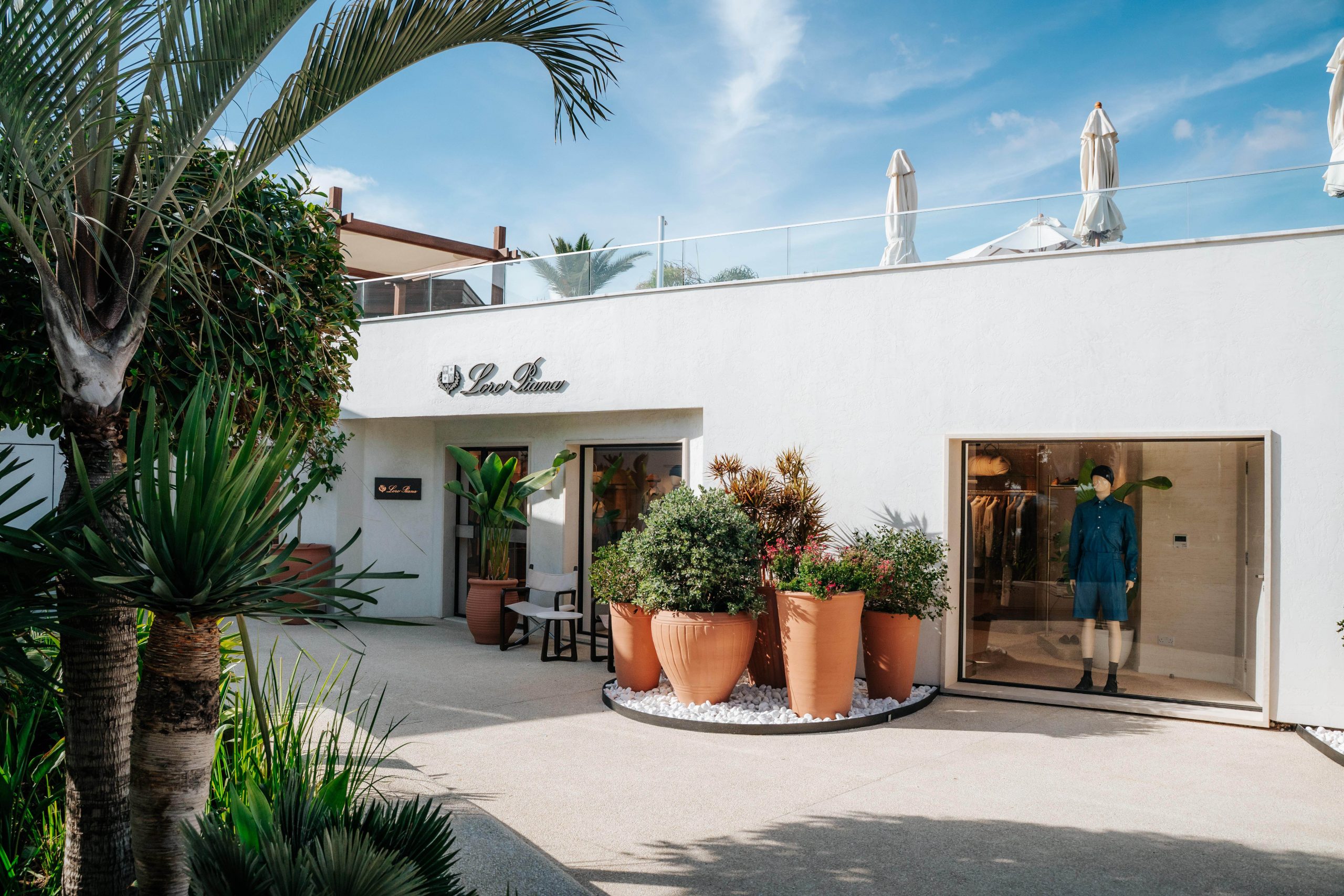 Το μοναδικό mono-brand village του νησιού, παραμένει ανοιχτό όλο τον χρόνο