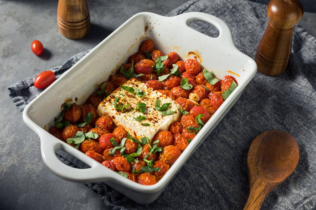Εύκολη συνταγή για την viral baked feta pasta