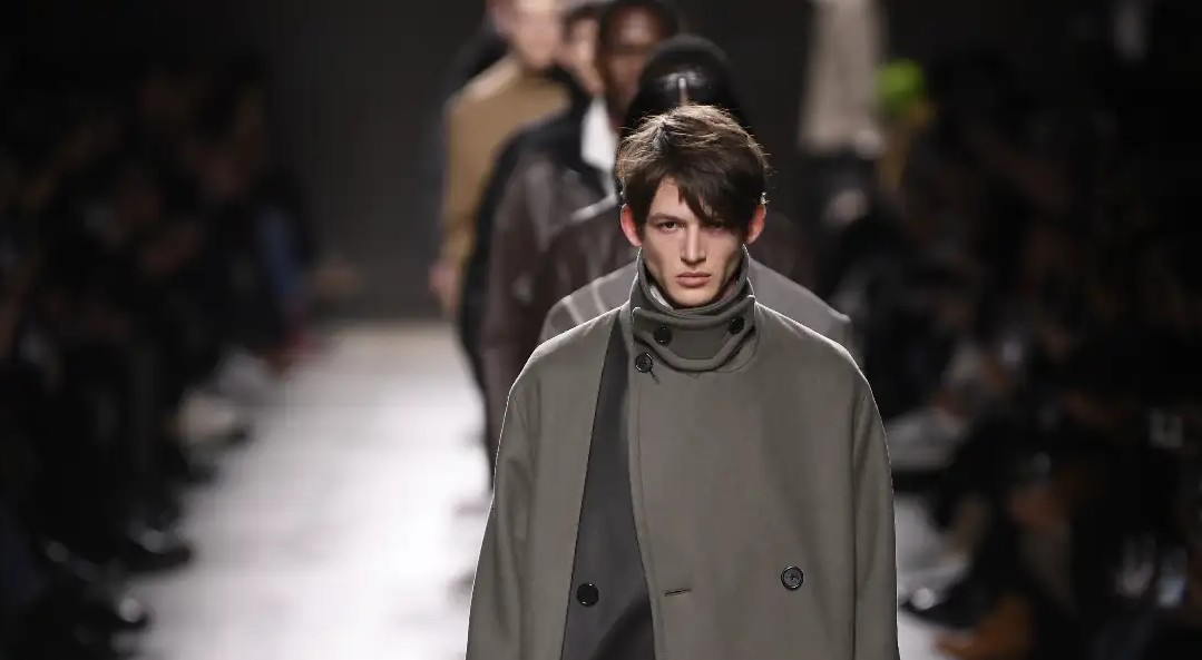 Hermès: Ένα ιστορικό κεφάλαιο στην ανδρική μόδα φτάνει στο τέλος του