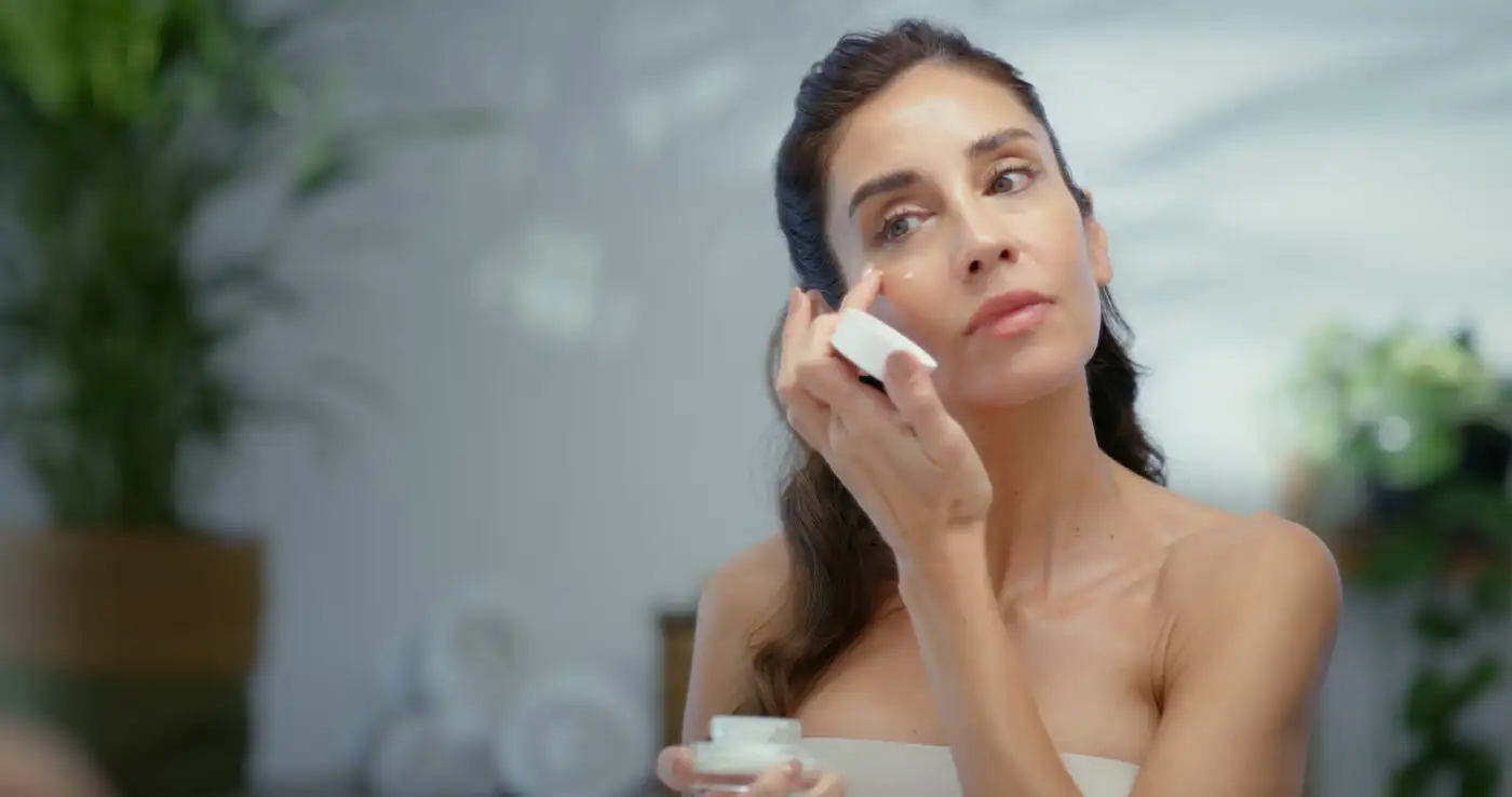 Ιδανική φθινοπωρινή skincare ρουτίνα για ώριμες επιδερμίδες