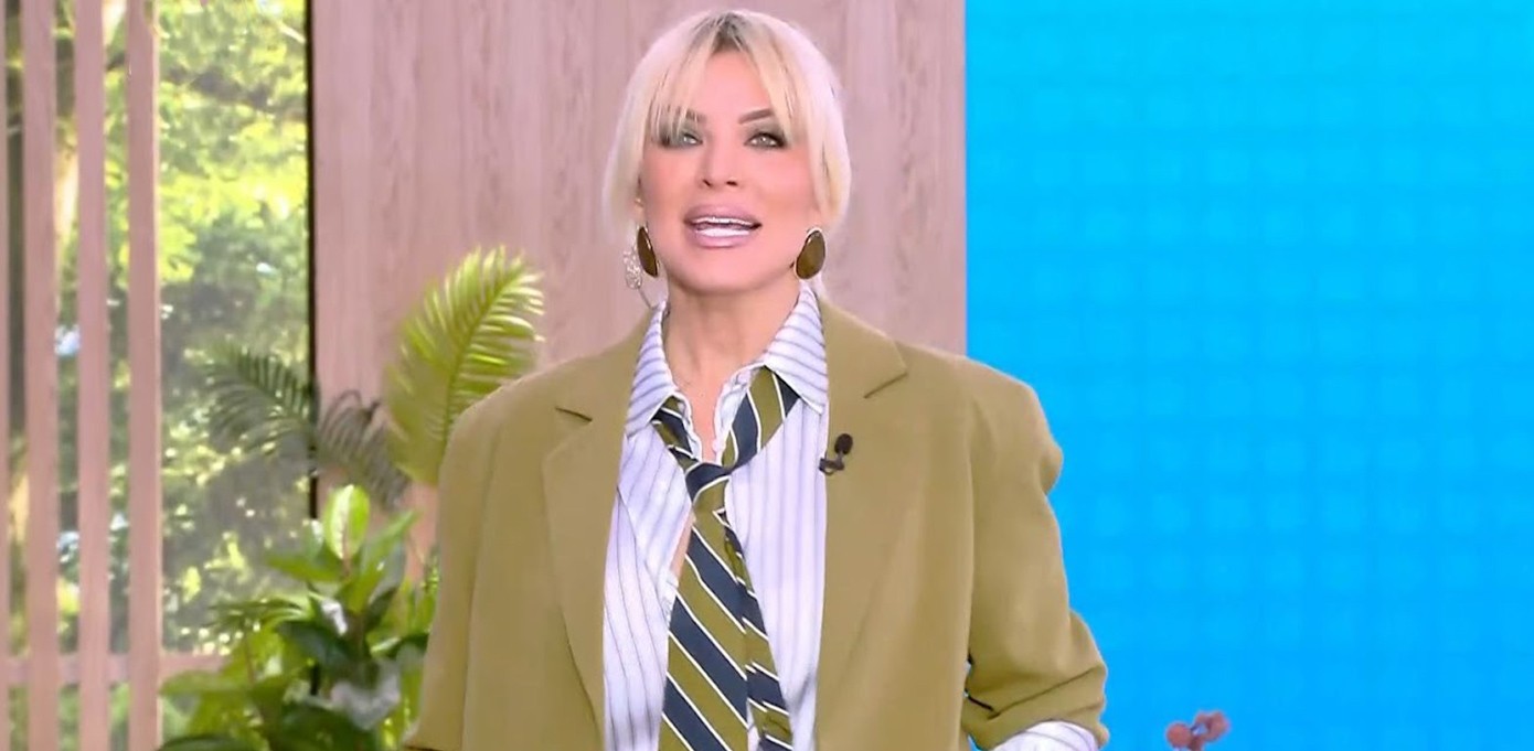 Κατερίνα Καινούργιου: Άβαφη με φουσκωμένη κοιλίτσα στο κέντρο της Αθήνας (ΦΩΤΟ)