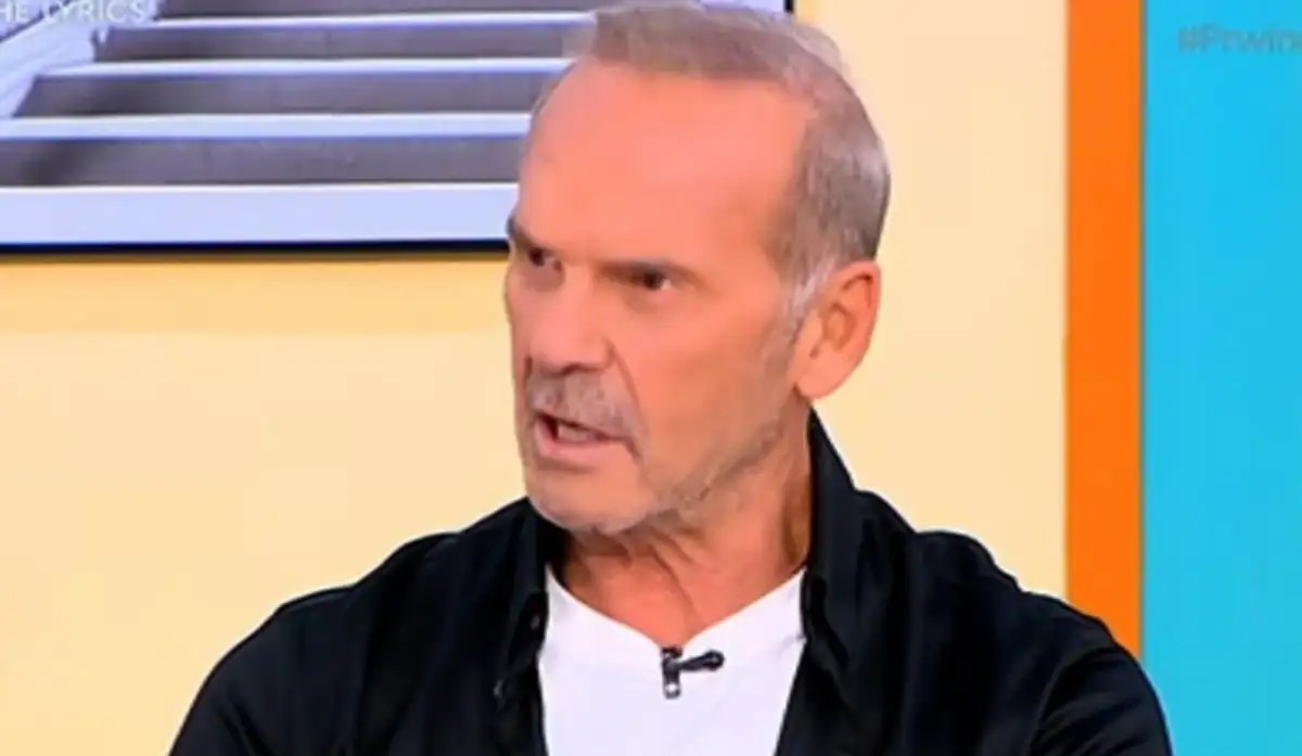 Πέτρος Κωστόπουλος: «Ήταν ξεφτίλα αυτό που έγινε στην κηδεία του Διονύση Σαββόπουλου» – Tι συνέβη;