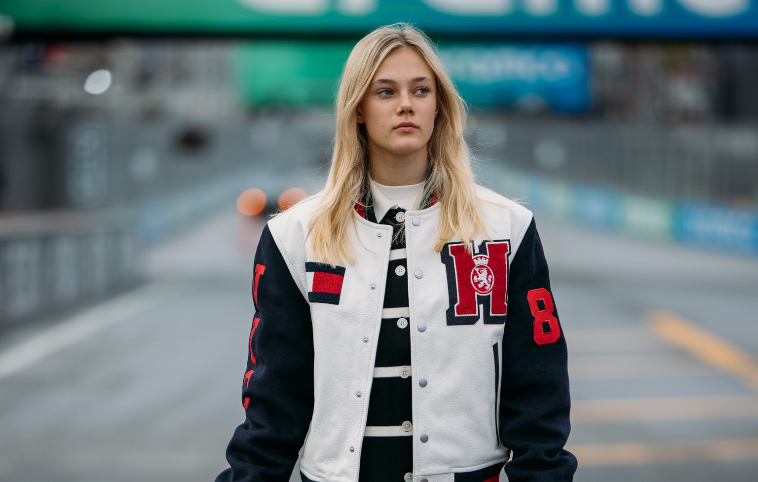 Η Alba Larsen φοράει Tommy Hilfiger στον τελικό του F1 Academy στο Las Vegas grand prix