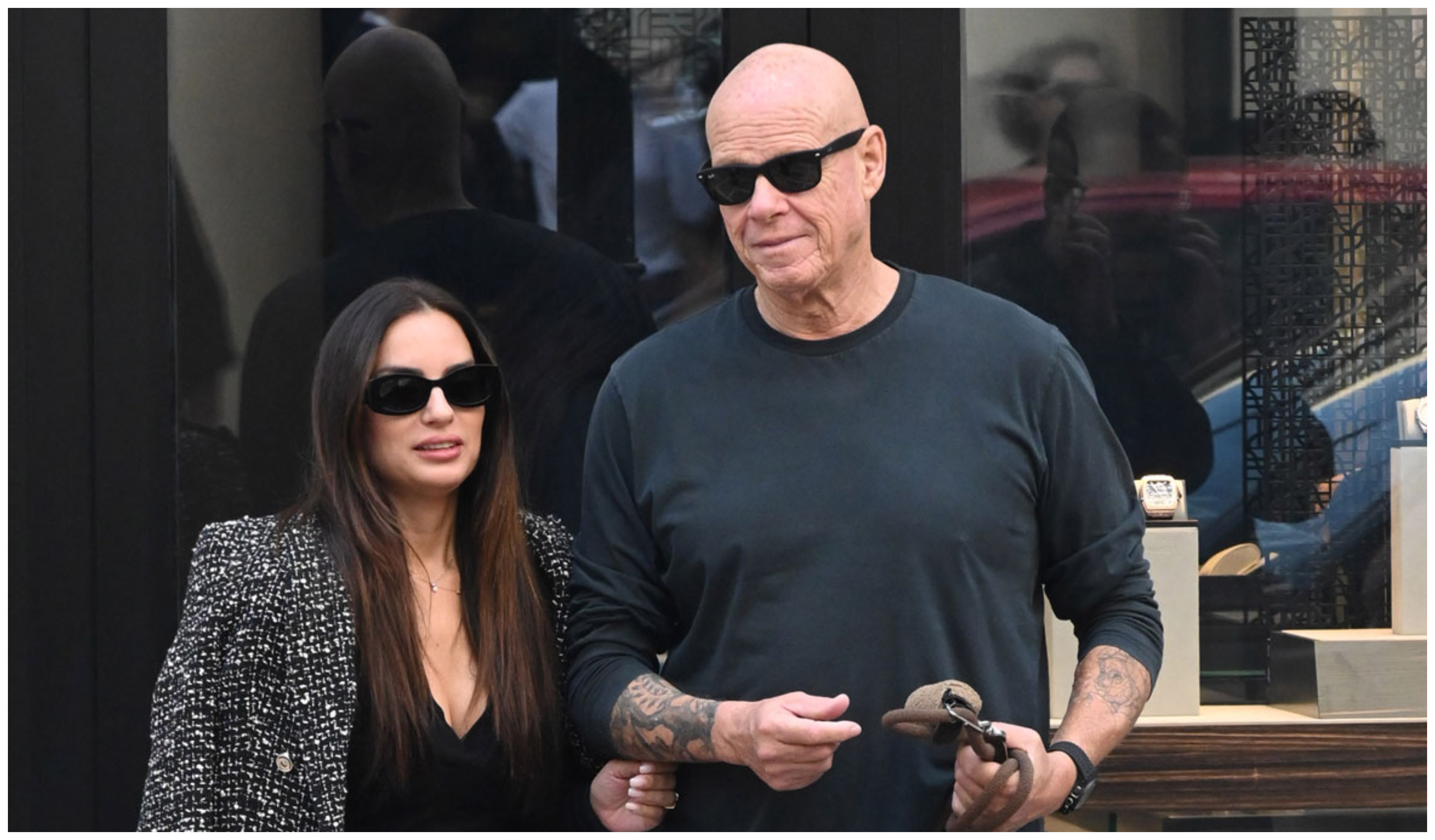 Ελπίδα Ιακωβίδου & Τζώνη Καλημέρης: Ρομαντική βόλτα στην Αθήνα με τον σκύλο τους (ΦΩΤΟ)