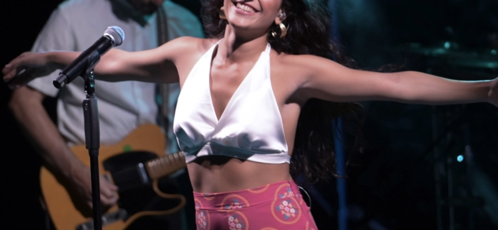 Γνωστή Ελληνίδα τραγουδίστρια εξομολογέιται: “Μας περνάνε για ζευγάρι με τον πατέρα μου”