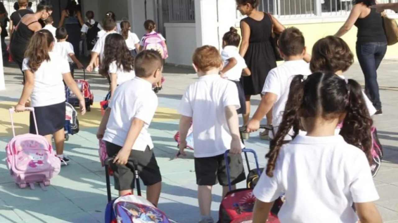 HELLO! info: Απεργούν και οι δάσκαλοι – Πότε και για πόσες ώρες η στάση εργασίας στα δημοτικά