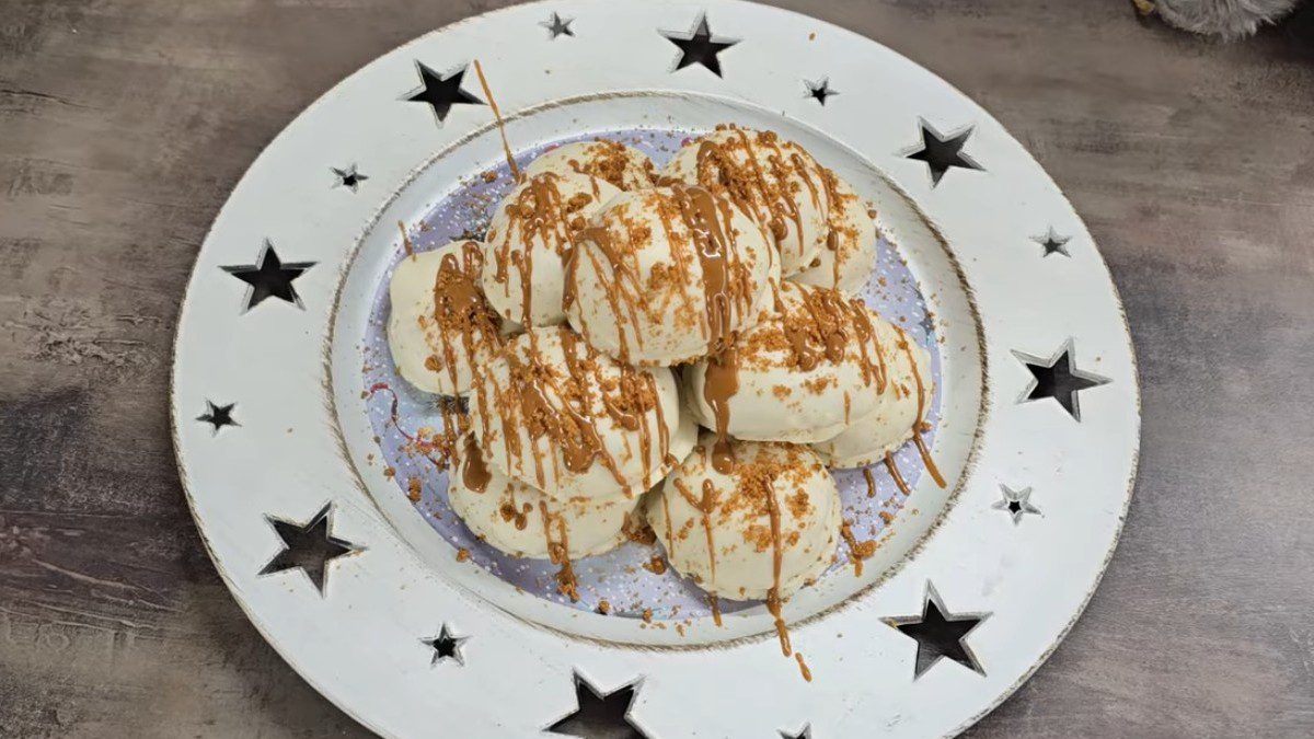 Πώς να φτιάξεις μελομακάρονα lotus φέτος τα Χριστούγεννα (ΒΙΝΤΕΟ)