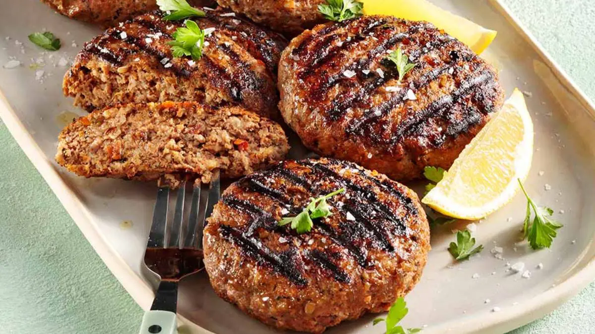 Τα πιο εύκολα και πεντανόστιμα μπιφτέκια με λαχανικά – έτοιμα σε λίγα λεπτά!