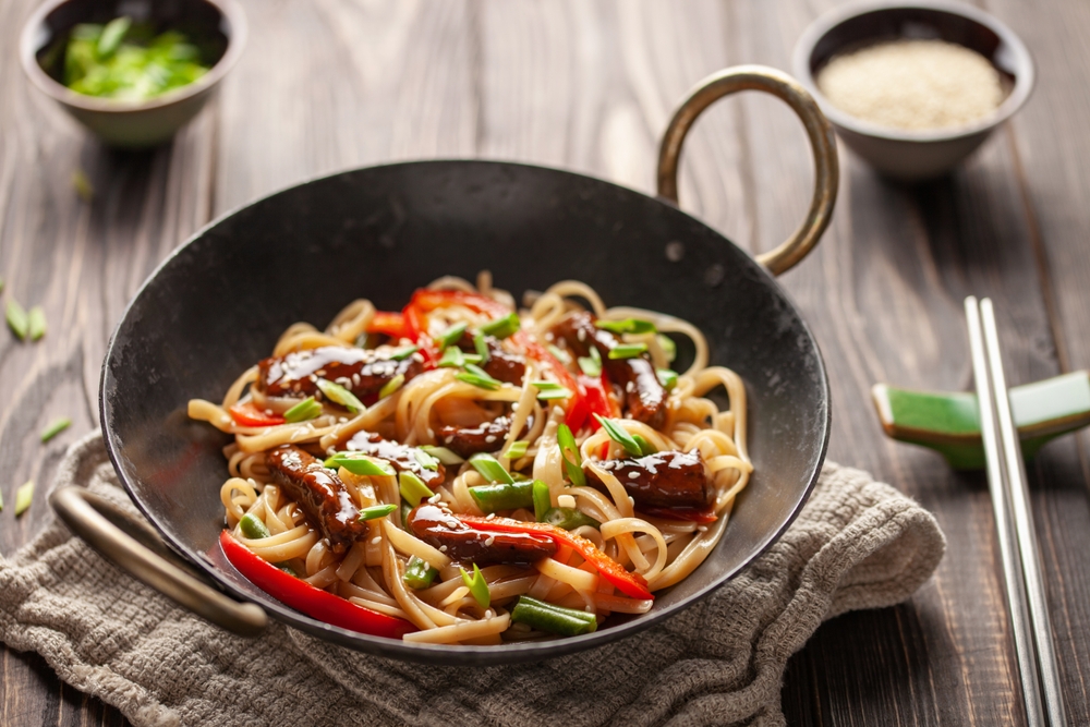 Συνταγή για γλυκόξινα νουντλς με μοσχάρι