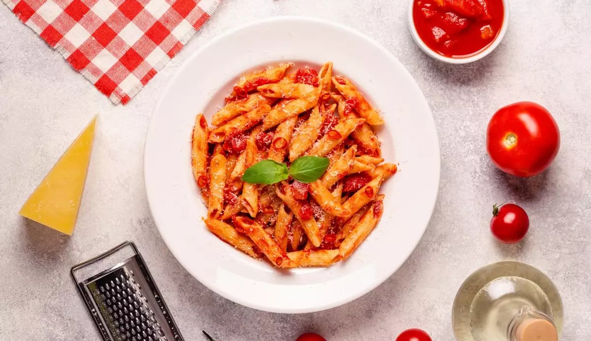 Νόστιμη συνταγή για ζυμαρικά αραμπιάτα για το βράδυ του Σάββατου