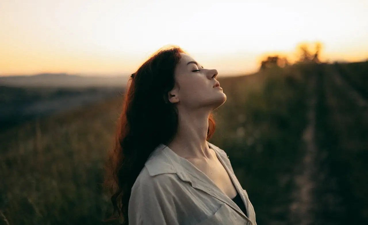 Breathwork: Aυτές είναι οι 3 κορυφαίες ασκήσεις αναπνοής για χαλάρωση και συγκέντρωση