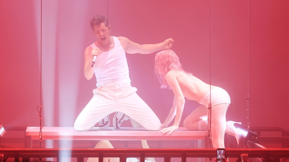 Σάκης Ρουβάς: Οι πρώτες του δηλώσεις μετά το σοβαρό ατύχημα επί σκηνής