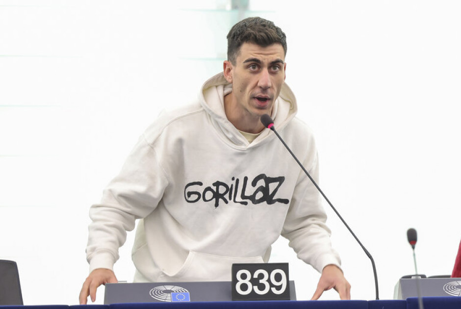 Έξω φρενών τηλεθεάτρια με Φειδία: “Έχω εκνευριστεί. Να παραιτηθεί, δεν ξέρει να μιλάει, να μας αφήσει”