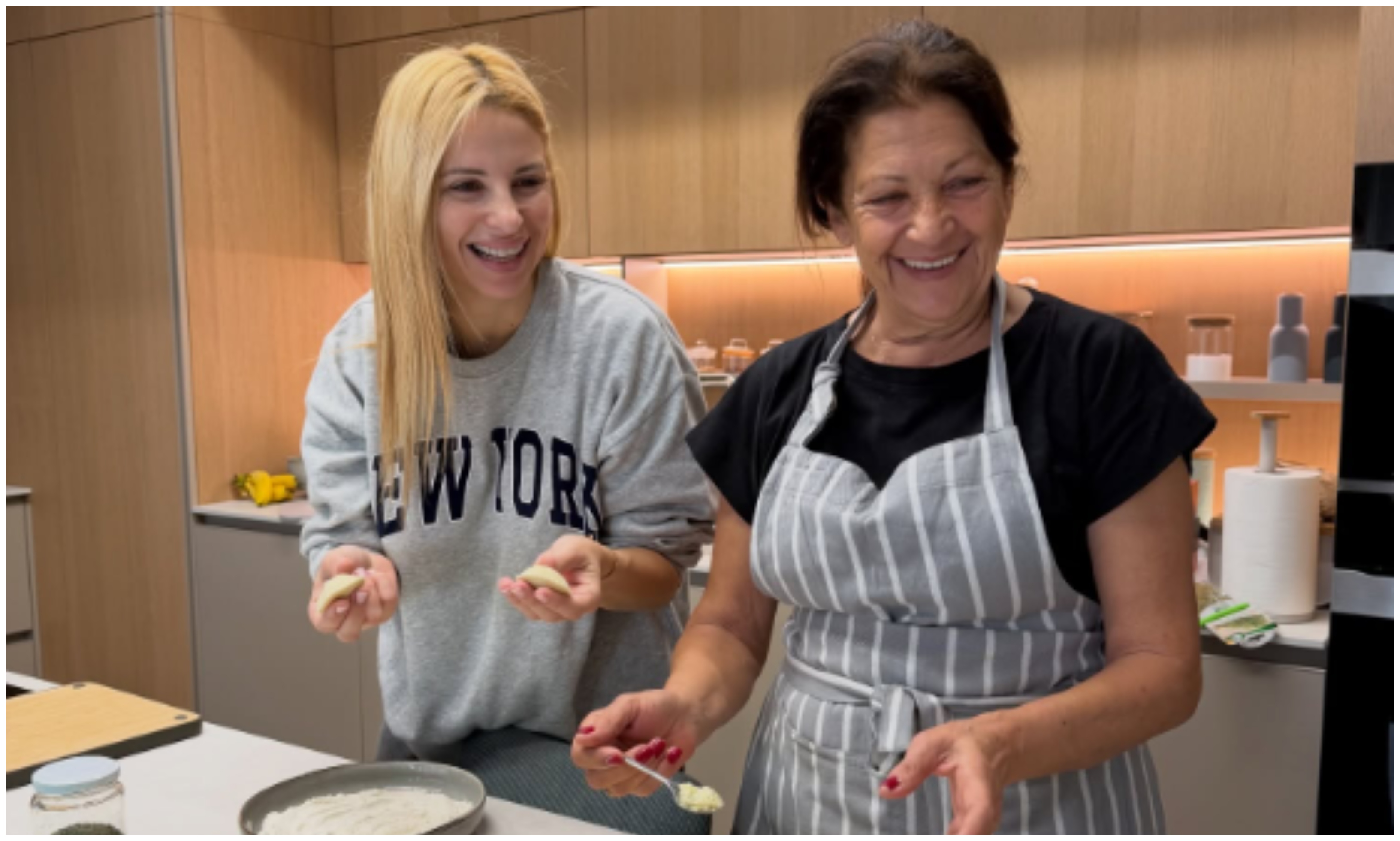 Χριστιάνα Αριστοτέλους: Εν δράσει στην κουζίνα με τη μαμά της – Τι μαγείρεψαν; (ΦΩΤΟ)