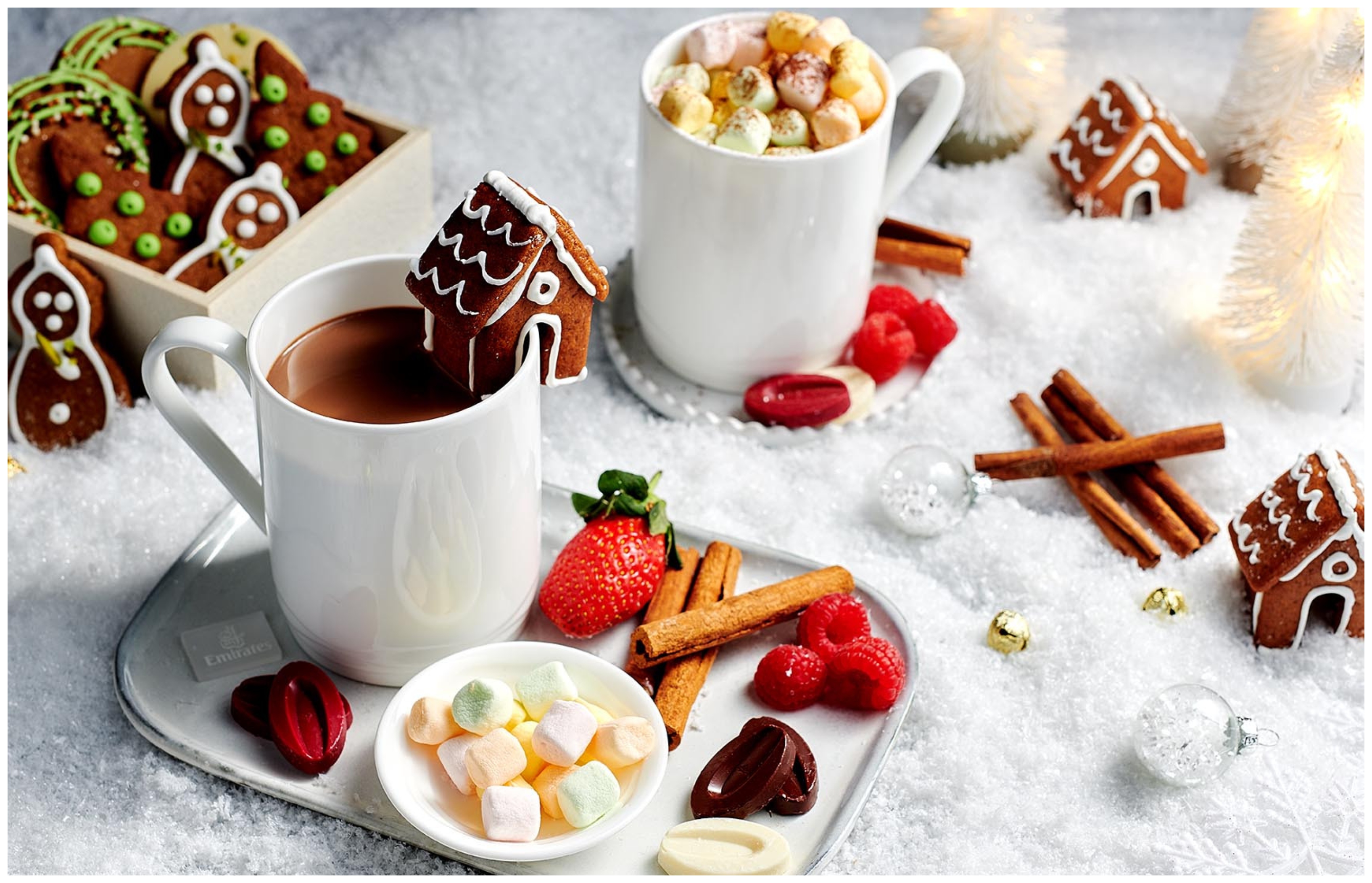 Η Emirates «ξετυλίγει» τη μαγεία των Χριστουγέννων στα 40.000 πόδια