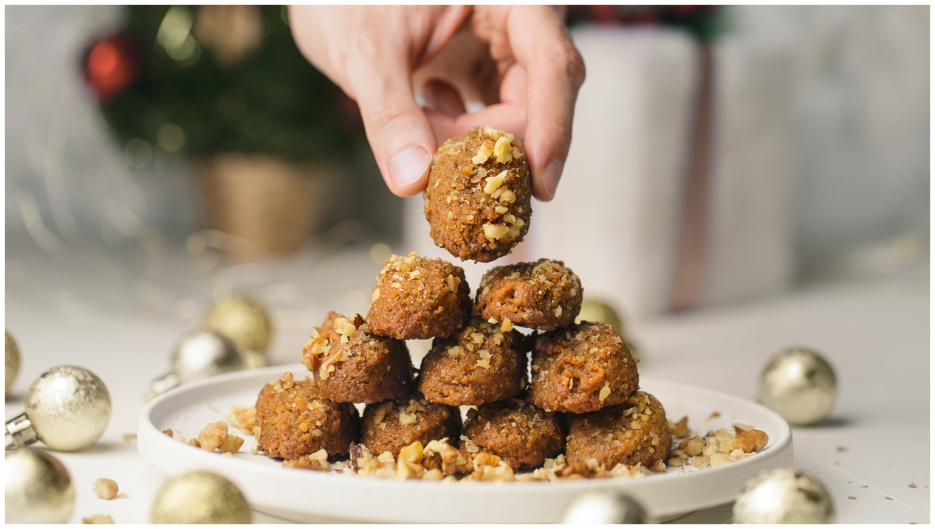 Εύκολη συνταγή για μελομακάρονα από την Αργυρώ Μπαρμπαρίγου (ΒΙΝΤΕΟ)