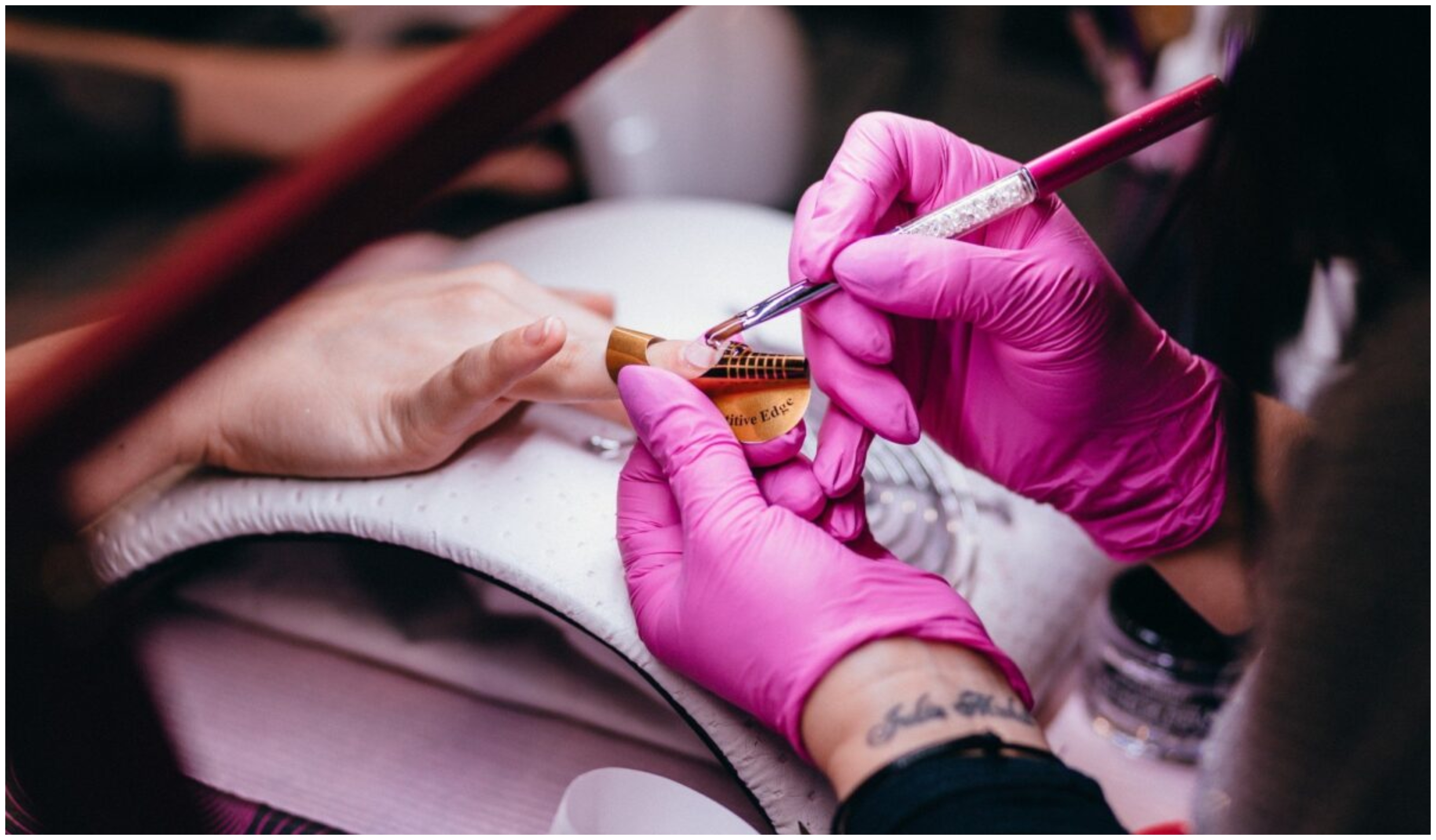 Αυτό είναι το απόλυτο χρώμα μανικιούρ του χειμώνα – Ήδη το βλέπουμε παντού!