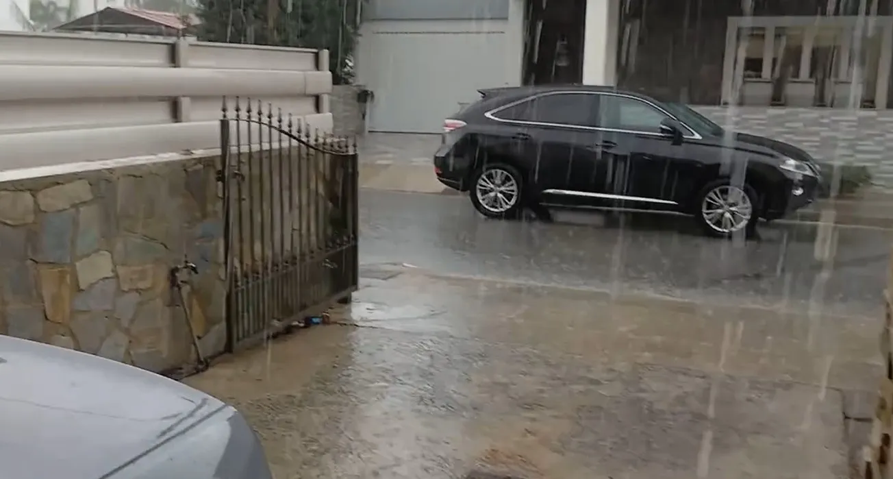 HELLO! info: Άνοιξαν οι ουρανοί! Βροχές σε όλη την Κύπρο (ΒΙΝΤΕΟ)