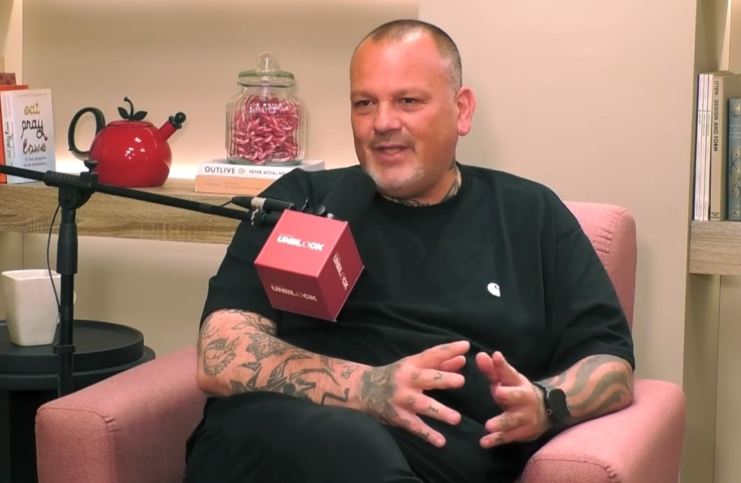 Δημήτρης Σκαρμούτσος: Η συγκλονιστική εξομολόγηση για τα ναρκωτικά – «Ξεκίνησα  στα 14» (BINTEO)