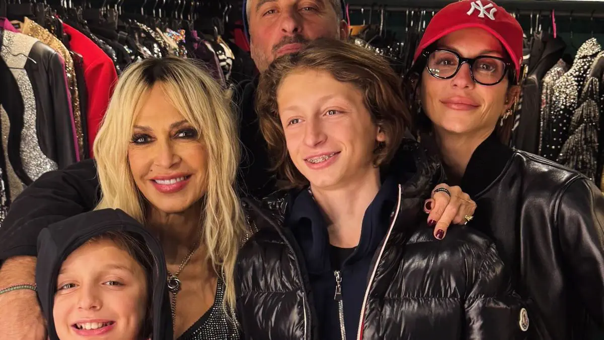 Άννα Βίσση: Έτσι γιόρτασε τα γενέθλια της η «απόλυτη» – Η έκπληξη της κόρης της και των εγγονών της (ΒΙΝΤΕΟ)