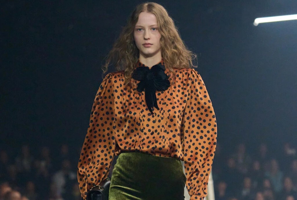 Βελούδο: Πέντε τρόποι να το φορέσετε στις γιορτινές εξόδους