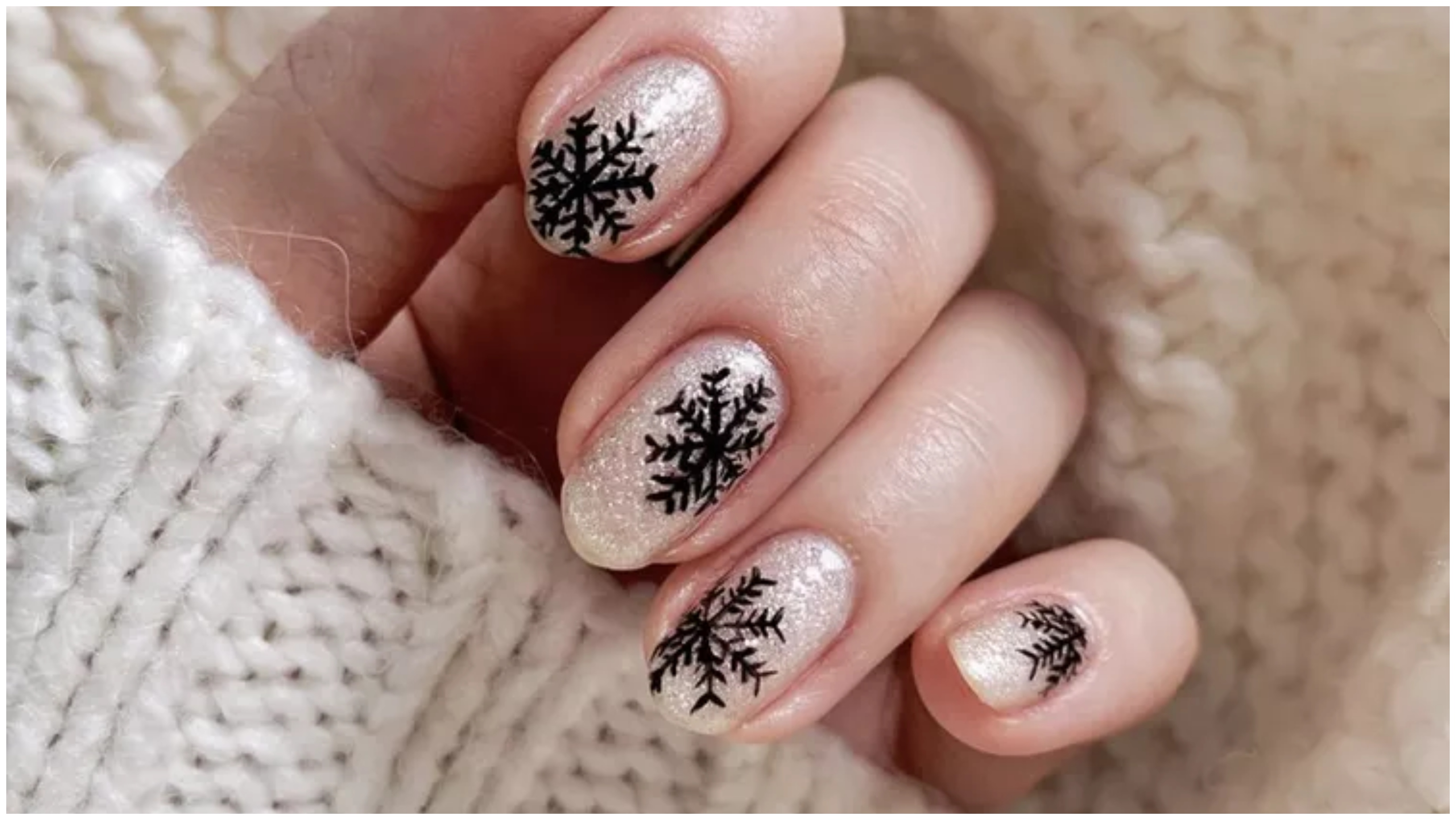 Αυτά είναι τα ωραιότερα μανικιούρ των φετινών Χριστουγέννων – Εσύ θα τα δοκιμάσεις;