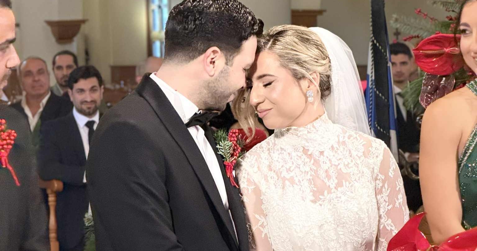 Χάρης Παπαθεοχάρους – Θεογνωσία Χρίστου:  Στα σκαλιά της εκκλησίας πιο ερωτευμένοι από ποτέ (ΦΩΤΟ)